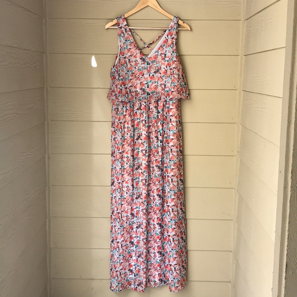 Sleeveless maxi dress with crisscross back